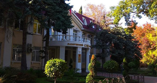 Суд Лазаревского района Сочи. Фото: e105 http://wikimapia.org