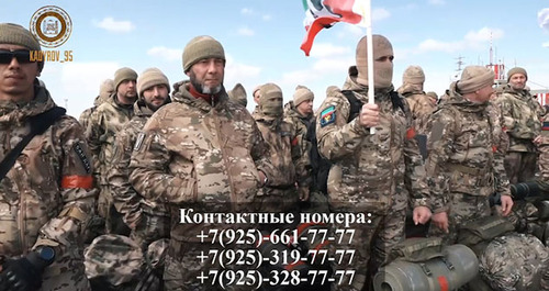 Группа добровольцев перед отправкой в зону военной операции. Скриншот видео https://t.me/RKadyrov_95/3475