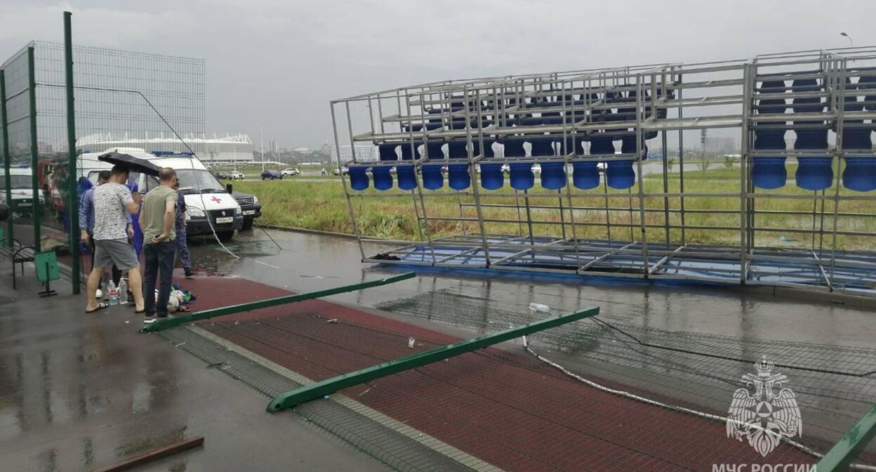 Обрушение трибуны в Ростове-на-Дону. Фото: пресс-служба МЧС России