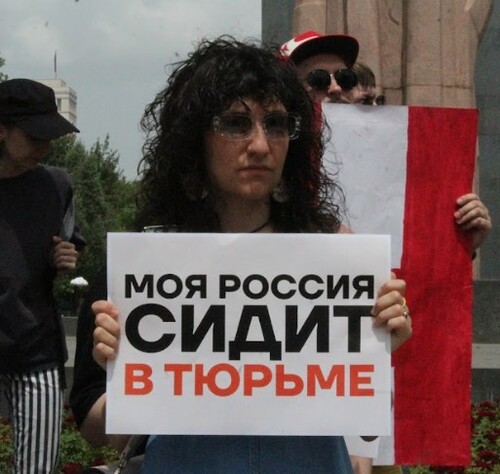 Участница акции. Ереван, 4 июня 2023 года. Фото Тиграна Петросяна для "Кавказского узла".