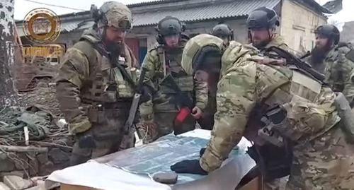 Военнослужащие из Чечни в зоне проведения СВО. Стоп-кадр из видео https://vk.com/video/@ramzan?z=video279938622_456245239%2Fpl_279938622_-2