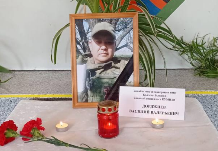 Фото Василия Дорджиева в администрации Малодербетовского района. Скриншот фото из telegram-канала районной администрации от 22.08.23, https://t.me/mdrmork/11367
