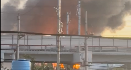 Пожар на нефтебазе, фото корреспондента "Кавказского узла"