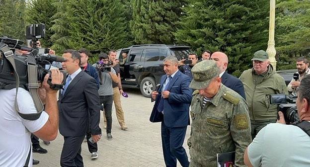 Делегация армян Нагорного Карабаха в азербайджанском городе Евлах. Фото: trend.az
