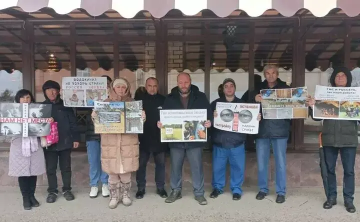 Активисты на митинге в Чалтыре Краснокрымского поселения. 19 ноября 2023 г. Фото: Дзадура Тызыхяна https://www.donnews.ru