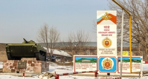 Мемориал у въезда на российскую военную базу в Гюмри. Фото Тиграна Петросяна для "Кавказского узла".