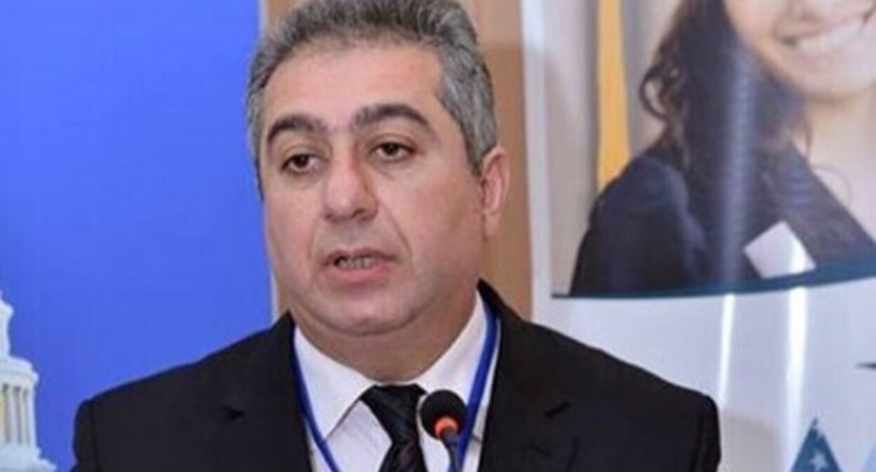 Губад Ибадоглу. Фото https://korrespondent.az/news/gubad-ibadoglu-v-svoem-amplua-na-pike-lji-i-dezinformacii/32782
