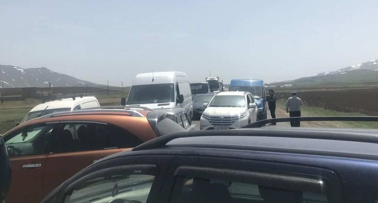 Жители Тавушской области перекрыли трассу Гюмри – Ванадзор. 26 апреля 2024 г. Скриншот видео https://t.me/armnationalfront/356