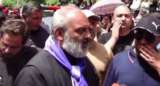 В акции протеста около здания правительства в Ереване. 30 мая 2024 г. Скриншот видео https://wwww.youtube.com/watch?v=tXKuKOty0 