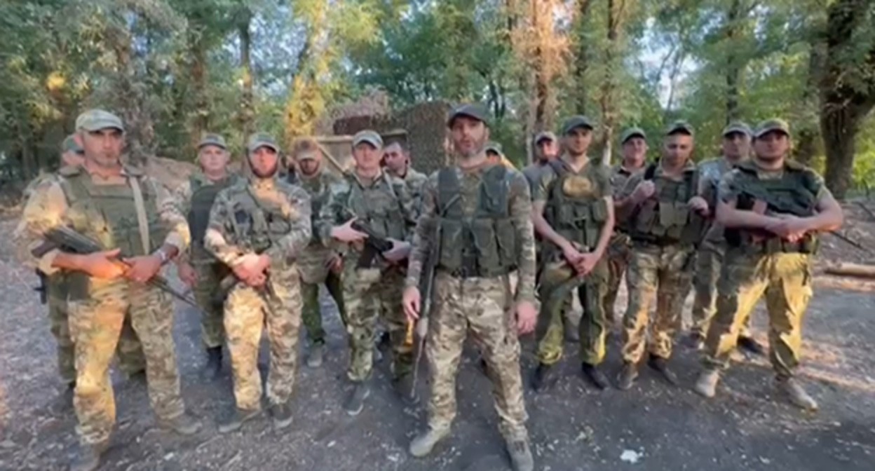 Видеообращение сослуживцев Микаила Разакова к главе Дагестана Сергею Меликову. Скриншот  видео от 20 августа 2024 года. Телеграм-канал https://t.me/khadulaev/8549