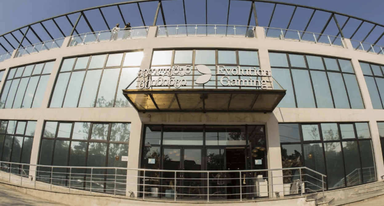 Офис Evolution Georgia. Скриншот фото от 05.07.24, https://www.newsgeorgia.ge/tysjachi-sotrudnikov-evolution-georgia-grozjat-zabastovkoj/
