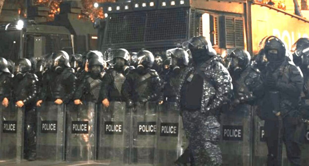 Силовики у здания парламента Грузии. Скриншот фото Atamanova Sofiia из Telegram-канала Tbilisi Life от 29.11.24, https://t.me/Tbilisi_life/32174