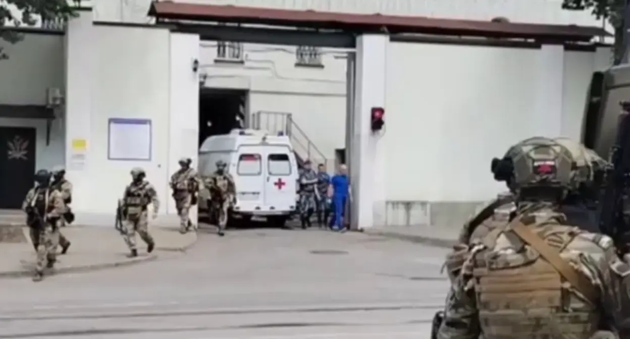 Кадр из видео силовой операции в СИЗО в Ростове-на-Дону, где был захват заложников. 16 июня 2024 г. Фото: официальный телеграм-канал Росгвардии