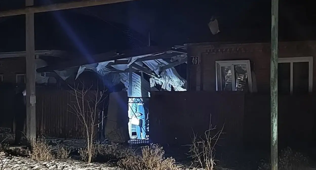 Последствия атаки дронов в Славянске-на-Кубани. 17 февраля 2025 г. Фото: https://gazetanovoros.ru/news/v-slavyanske-na-kubani-upali-oblomki-bespilotnika-postradala-4-letnyaya-devochka/