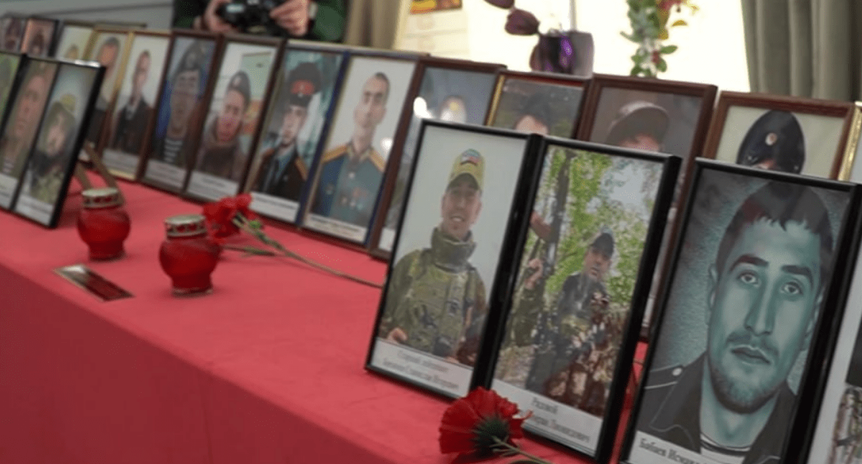 Портреты убитых бойцов. Скриншот фото из Telegram-канала администрации Каспийска от 27.03.25, https://t.me/admkasp/21487?single