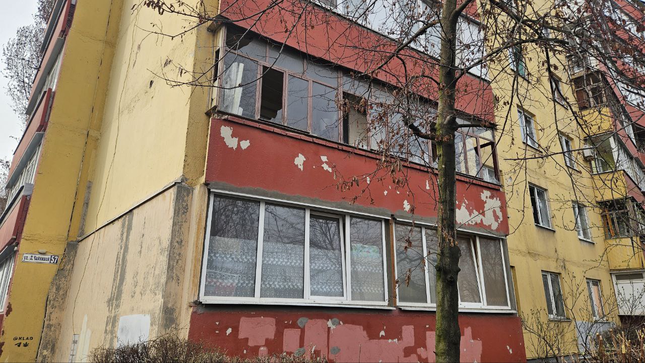 Дом на улице Лизы Чайкиной в Таганроге после ночной атаки БПЛА. Скриншот публикации в телеграм-канале главы Таганрога Светланы Камбуловой https://t.me/KambulovaSvetlana/5176