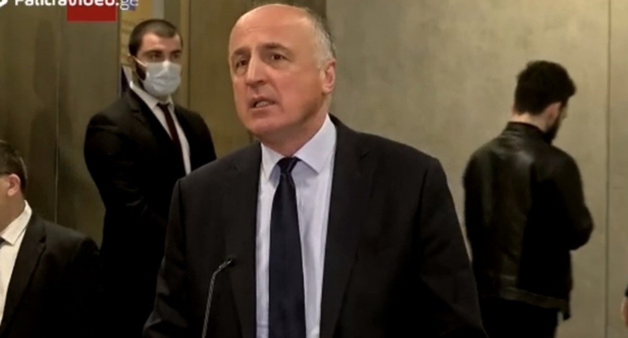 Бадри Джапаридзе. Кадр видеосюжета Palitra TV