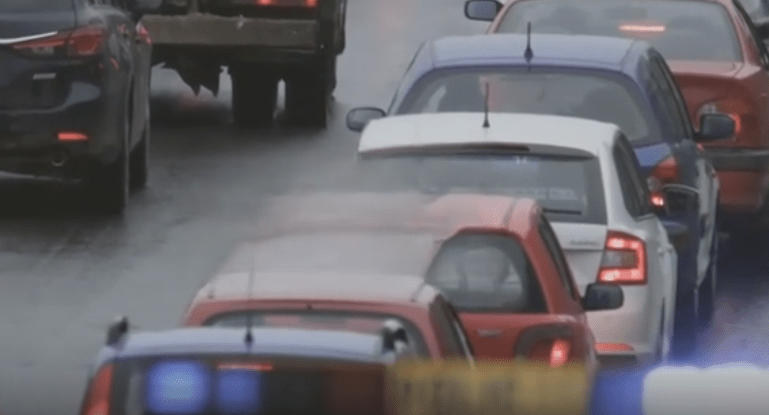 Автомобильная пробка. Стоп-кадр видео https://rutube.ru/video/10db0eac7cc4cb7f7aa6f635351cb0c0/.