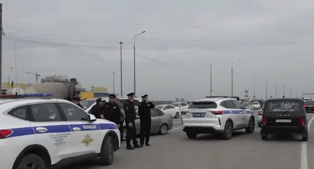 Рейды ГИБДД на дороге. Стоп-кадр видео ЧГТРК "Грозный"