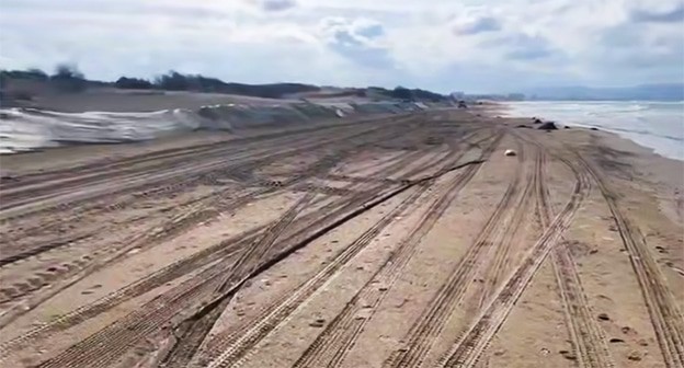 Побережье Анапы. 8 апреля 2025 г. Скриншот видео https://t.me/opershtab23/13160