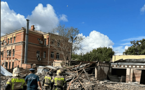 Последствия удара по Таганрогу в июле 2023 года. Скриншот фото из Telegram-канала КПРФ.Дон от 28.07.23, https://t.me/KommunistDon/4627