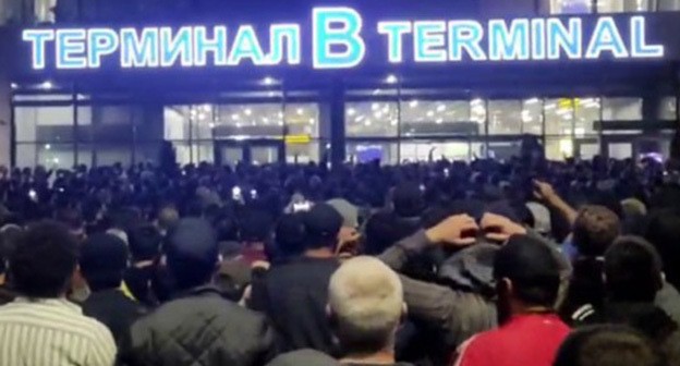 Беспорядки в Махачкале. Октябрь 2023 г. Фото: Report.azhttps://report.az/ru/v-regione/minzdrav-dagestana-v-rezultate-besporyadkov-v-aeroportu-mahachkaly-est-ranenye/
