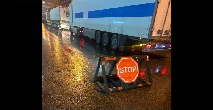 Проезд по Военно-Грузинской дороге закрыт. Скриншот из телеграм-канала "Граница Грузии" https://t.me/verhniy_lars/2229