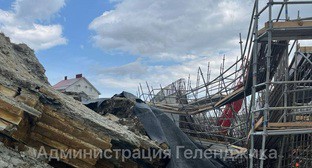 Обвал грунта в Геленджике. Скриншот публикации в телеграм-канале администрации города https://t.me/adm_gelen/20250