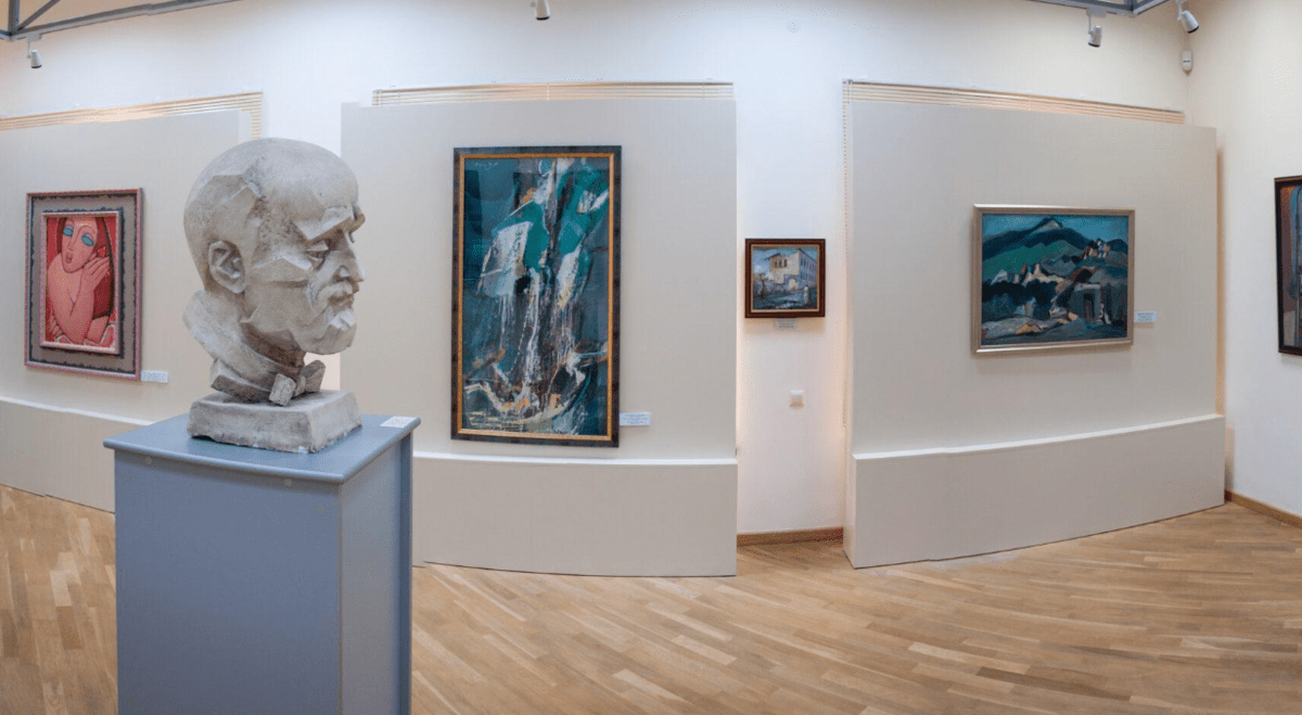 Выставка в Шушинском музее изобразительных искусств. Скриншот фото https://monumentwatch.org/ru/2023/09/12/государственный-музей-изобразительн/