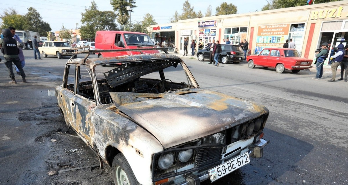 Последствия обстрела Барды ракетами системы залпового огня "Смерч". 28 октября 2020 года. Фото корреспондента "Кавказского узла" Азиза Каримова.