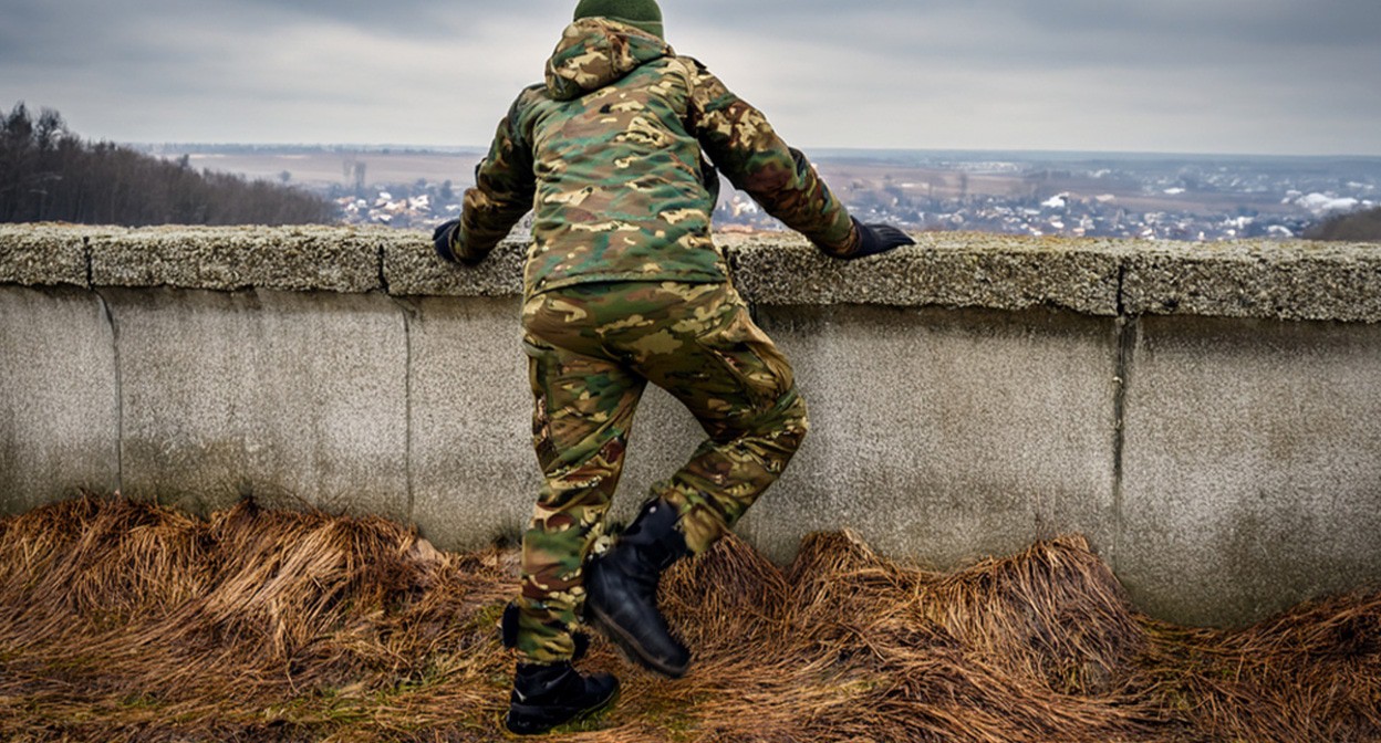 Военный на СВО. Иллюстрация создана "Кавказским узлом" с помощью ИИ в программе Photoshop