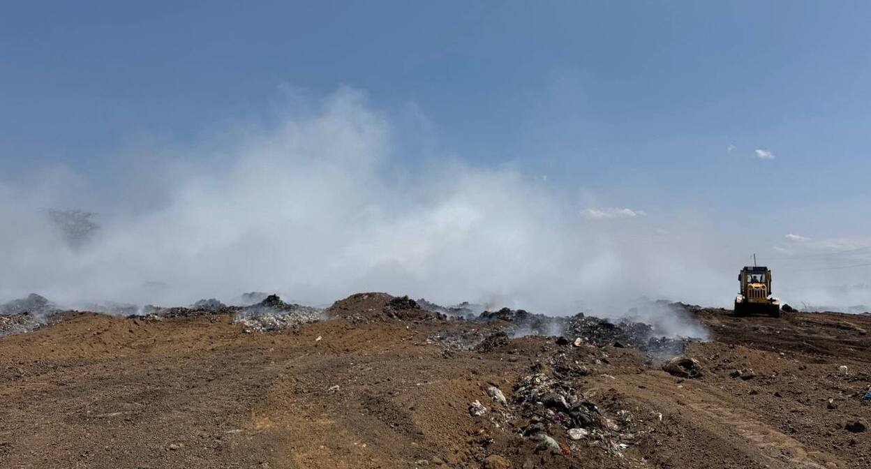 Тлеющий полигон. Фото с телеграм-канала Антонины Пшенчной, министра жилищно-коммунального хозяйства Ростовской области https://t.me/Pshenichnaya_AU/1416