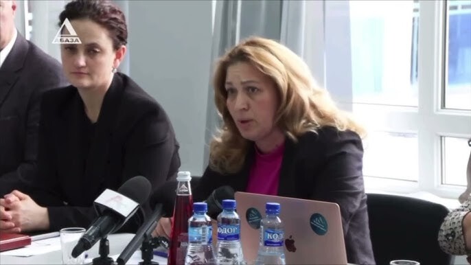 Кристина Лакербая (справа). Скриншот видео https://www.youtube.com/watch?v=2p8gCLiITh0