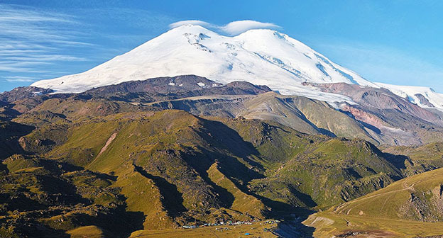 Эльбрус. Фото: Lev Kalmykov. https://ru.wikipedia.org/