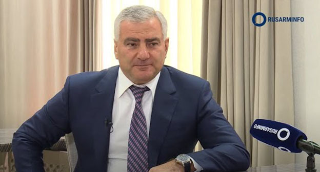 Самвел Карапетян. Скриншот видео https://www.youtube.com/watch?v=a_0GTsIoLv4