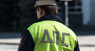 Инспектор ДПС. Фото Елены Синеок, 