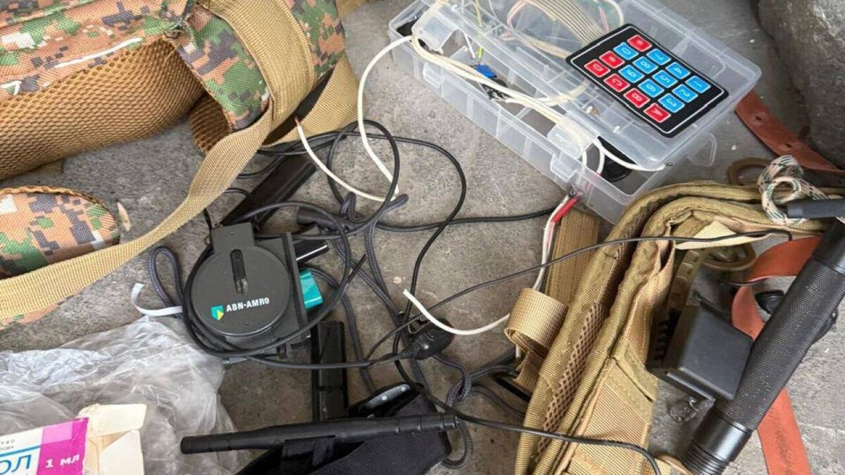 Вещи, найденные у задержанных. Фото: Следственный комитет Республики Армения