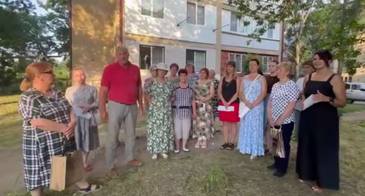 Жители поселка Нежинский обратились к президенту. Стоп-кадр видео из Telegram-канала Евгения Ступина от 11.07.25, https://t.me/evstupin/5393