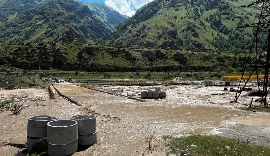 Сход селя в Тырныаузе. 22 июля 2025 г. Фото: МЧС России