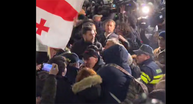 Протестная акция в Тбилиси. Ноябрь 2024 г. Скриншот видео https://t.me/Tbilisi_life/31745