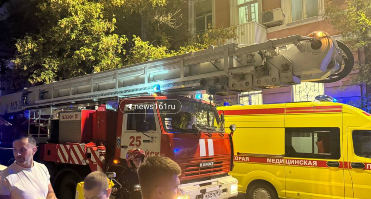 Машины экстренных служб в центре Ростова-на-Дону. Скриншот фото 161.ru n 27.08.25? https://t.me/news161ru/70572?single