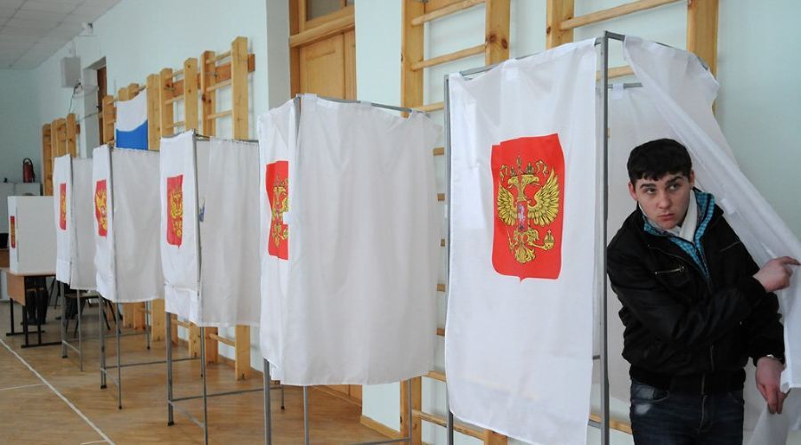 Избирательный участок. Фото Елены Синеок, Юга.Ру