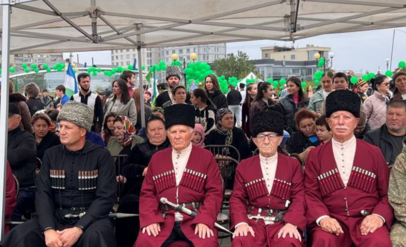 Празднование Дня адыгов в Баксане. Скриншот фото "Новости КБР" от 20.09.25, https://t.me/novostidnya_1kbr/10606