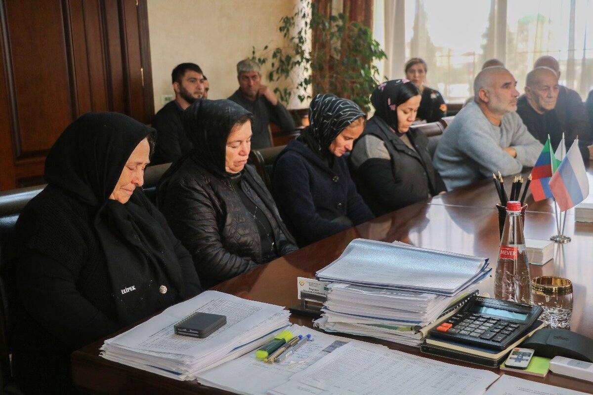 Вручение ордена Мужества родным бойцов, погибших на СВО. 30 октября 2025 г. Фото: https://derbrayon.ru/