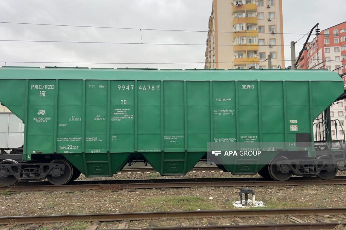 Вагон с пшеницей, который отправят в Армению через Азербайджан. 6 ноября 2025 г. Фото: APA https://ru.apa.az/strani-snq/do-konca-yanvarya-v-armeniyu-dostavyat-132-vagona-rossiiskoi-psenicy-cerez-azerbaidzan-626554