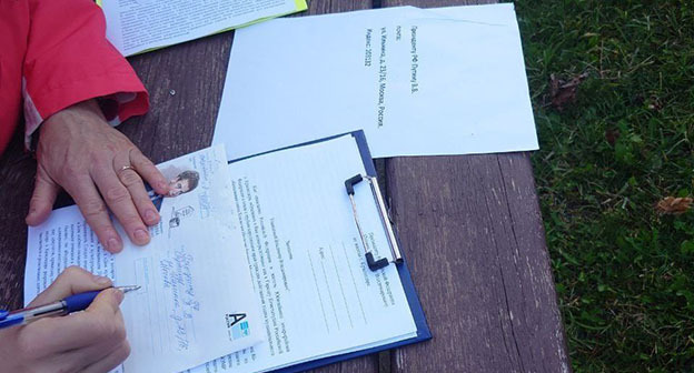 Cбор подписей под требованием об отставке мэра. 7 ноября 2025 г. Фото: https://t.me/Sovet_UMR/142439