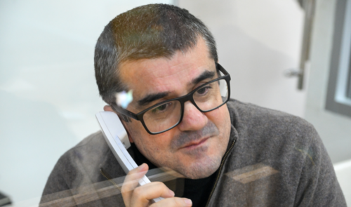 Араик Арутюнян в суде. Скриншот фото "Азертадж" от 4.12.25, https://azertag.az/ru/xeber/v_sude_nad_grazhdanami_armenii_zavershilos_zashchititelnoe_vystuplenie_advokatov_obvinyaemyh-3898143