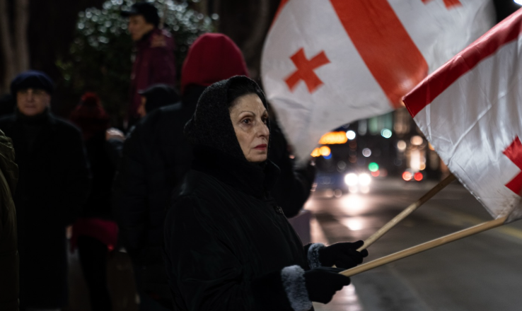 Активисты на акции у парламента Грузии. Скриншот фото Publika от 01.02.26, https://www.facebook.com/photo?fbid=1669457774453766&set=pcb.1669457837787093