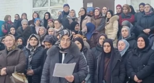 Обращение родителей учеников гимназии. Стоп-кадр видео "Черновик 2.0" от 01.02.25, https://t.me/chernovik_new/7170.