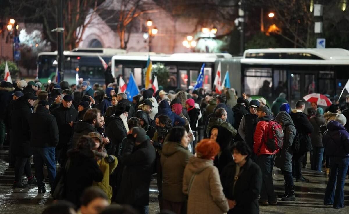 Протестующие на проспекте Руставели, 2 февраля 2026 года. Фото: Nino Kikvadze / Publika